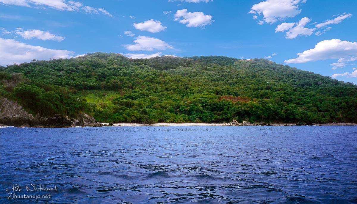 Playa Manzanillo in Bah&iacute;a de Potos&iacute;, Zihuatanejo, Mexico