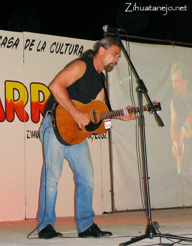 Nick Vigarino at the closing of the Festival Internacional de la Guitarra de Zihuatanejo 2007 Nick Vigarino at the closing of the Festival Internacional de la Guitarra de Zihuatanejo 2007